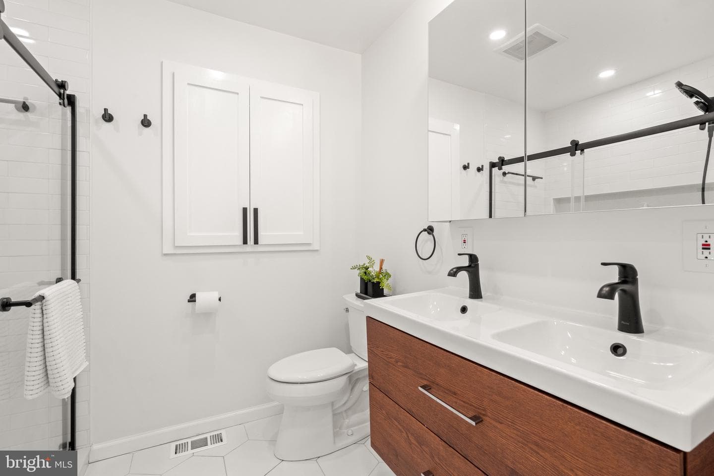 5005 Rosemont Avenue photo 24