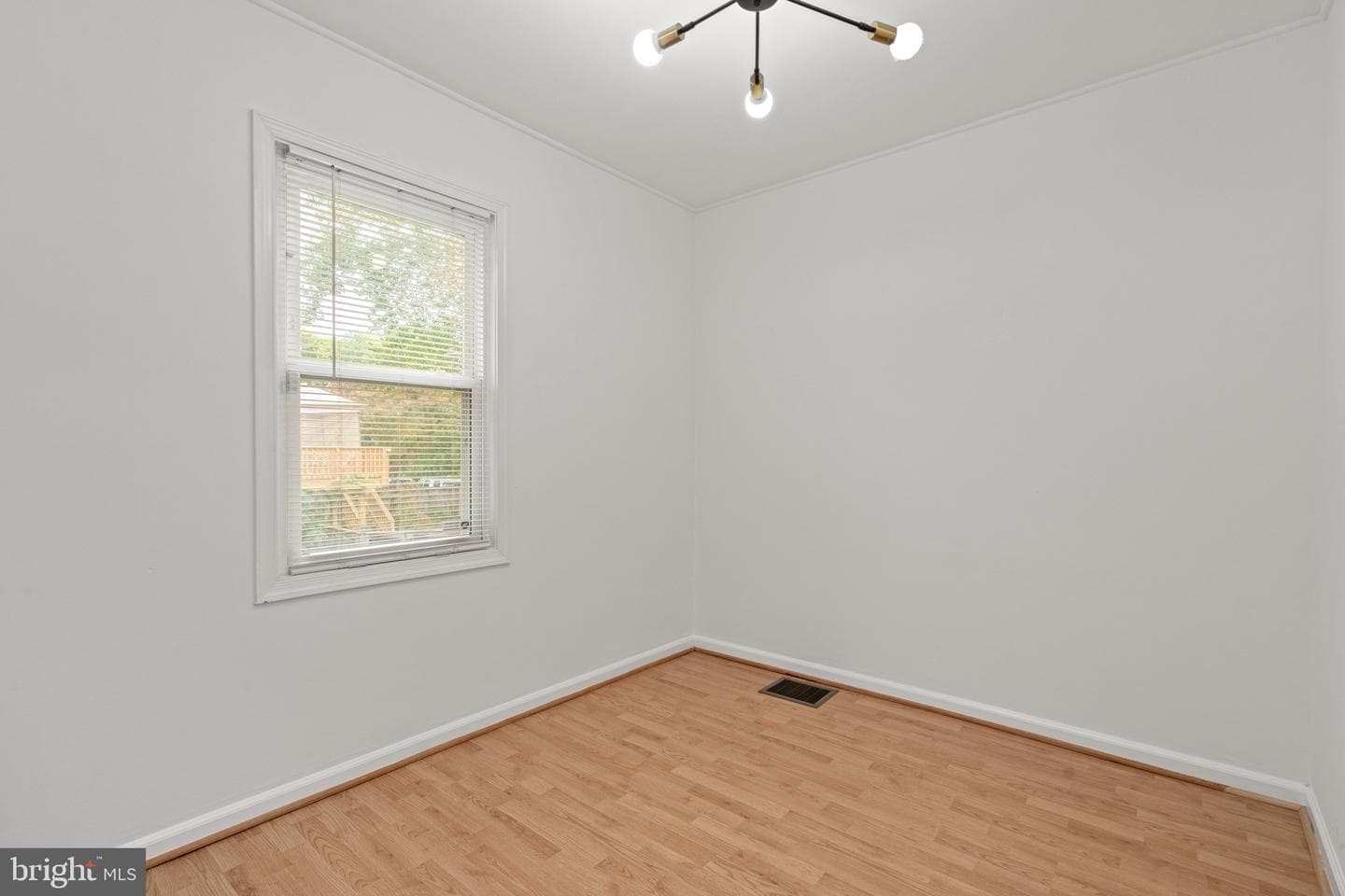 5005 Rosemont Avenue photo 28