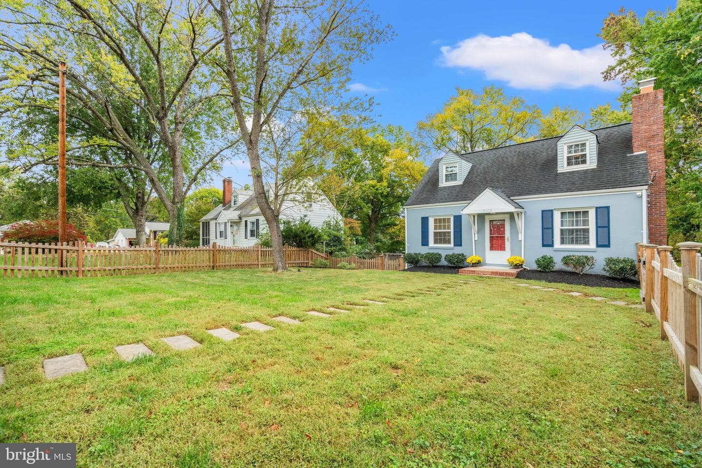 5005 Rosemont Avenue photo 3