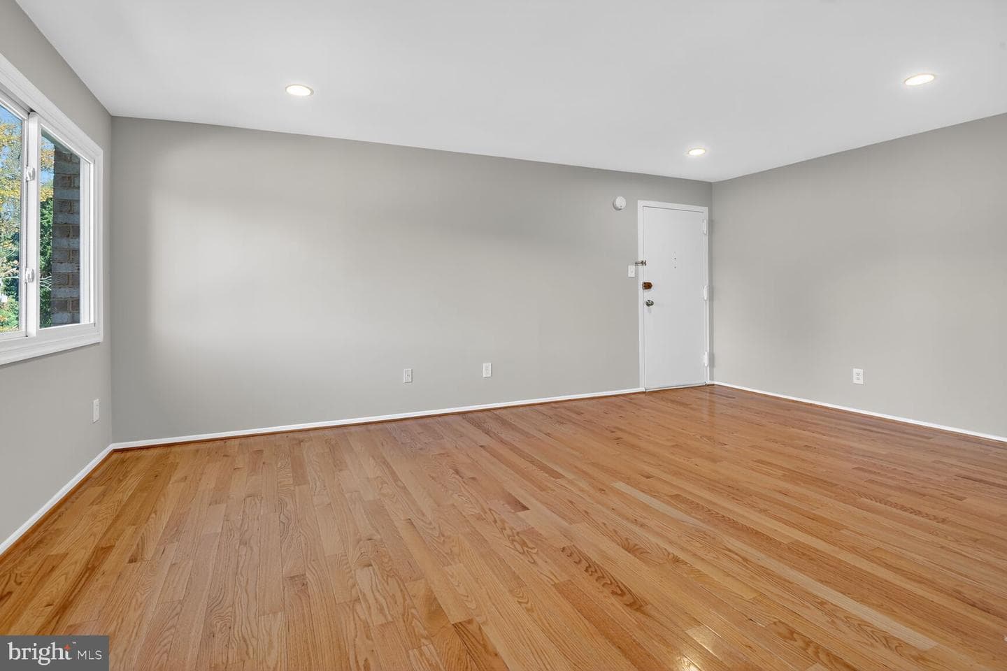 2907 Charing Cross Road #14 photo 3