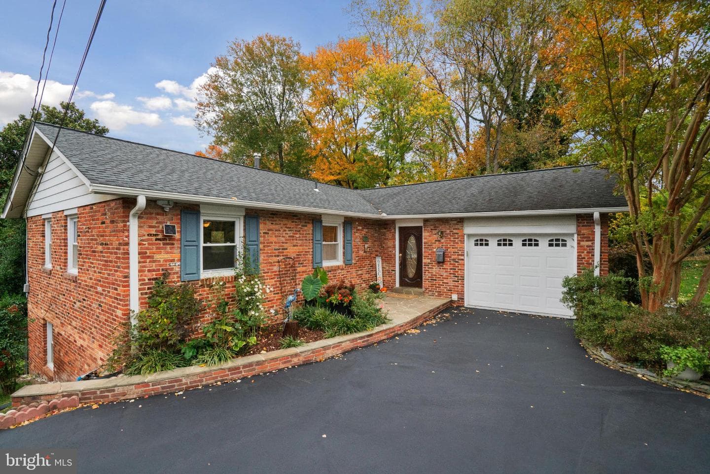 4217 N Valiant Court photo 2