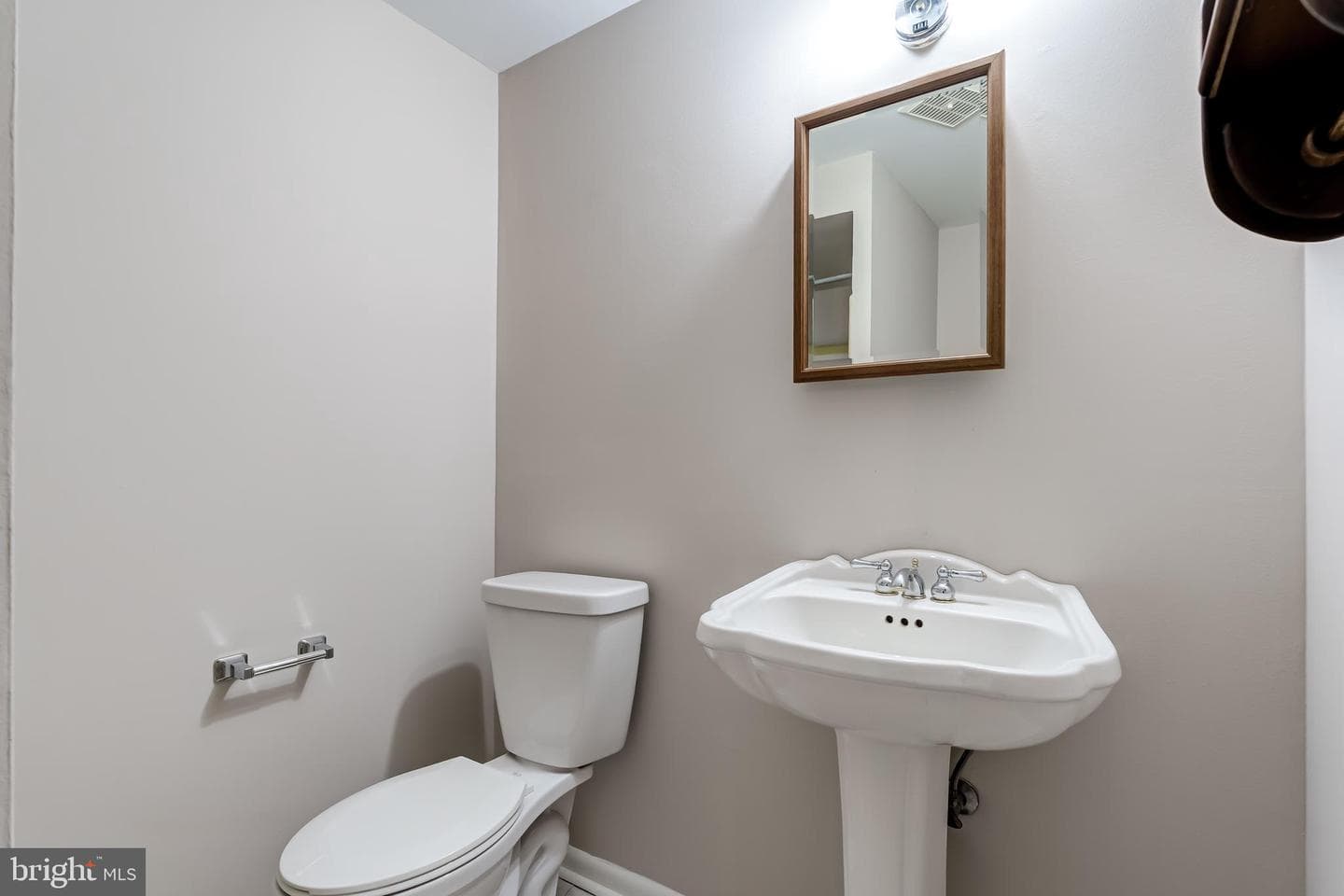 8817 Gateshead Road photo 28