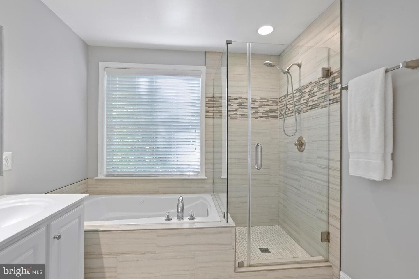 7725 Heritage Woods Way photo 15