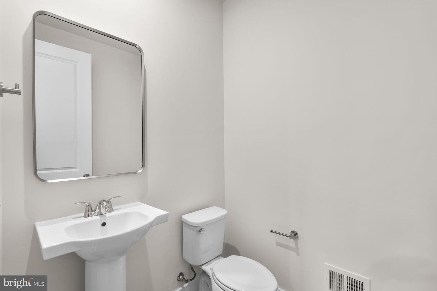 13724 Aviation Place photo 19
