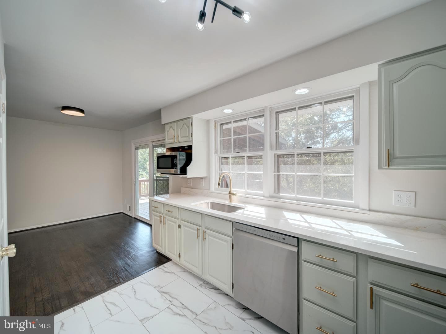 14725 Lock Drive photo 8