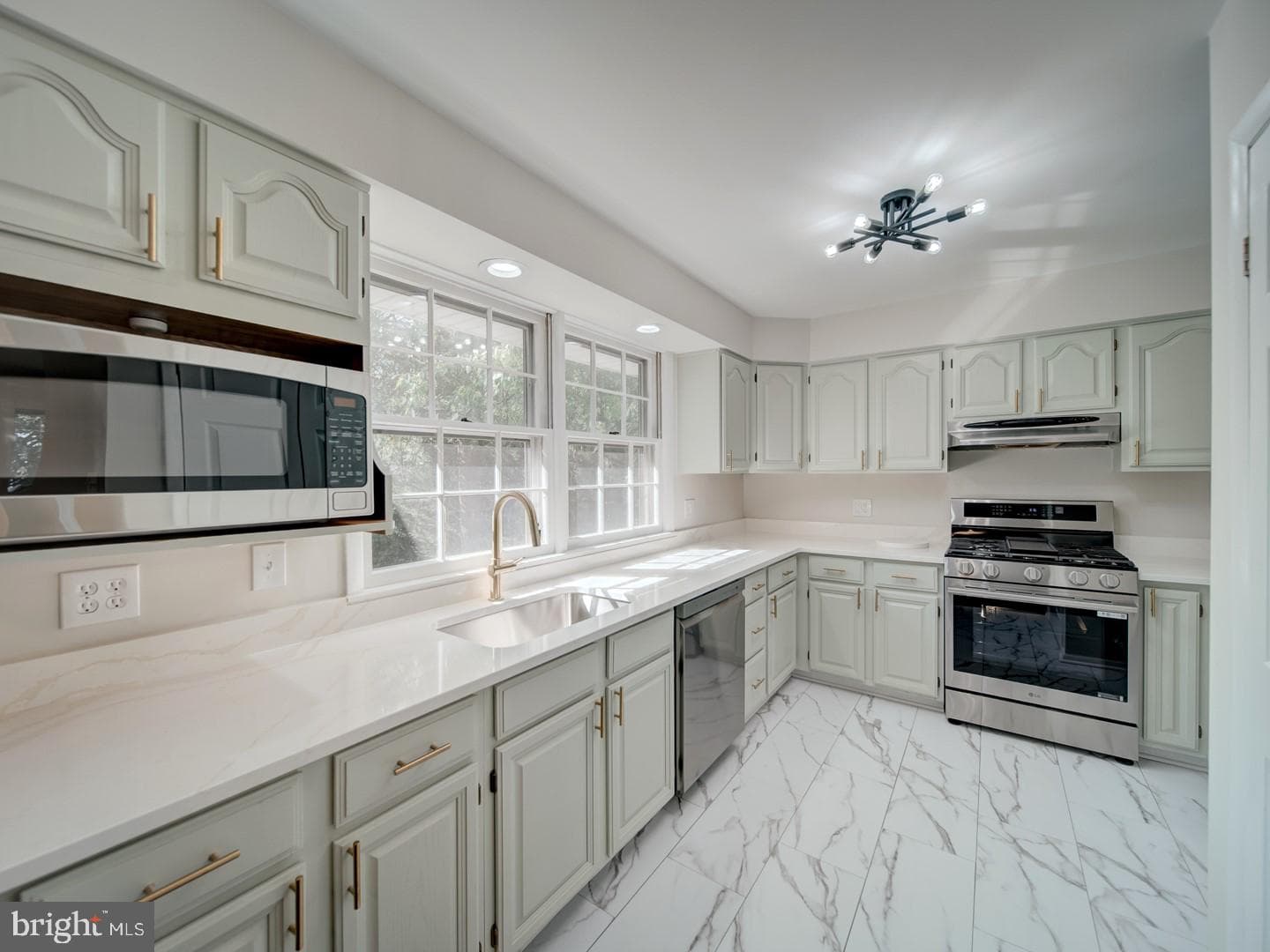 14725 Lock Drive photo 9