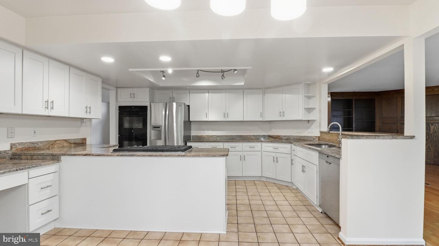 1803 Abbey Glen Court photo 14