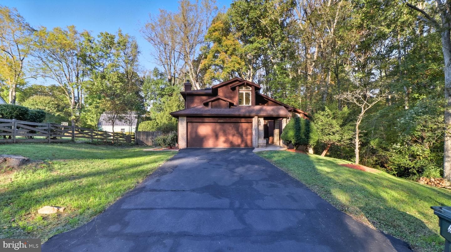 1803 Abbey Glen Court photo 2
