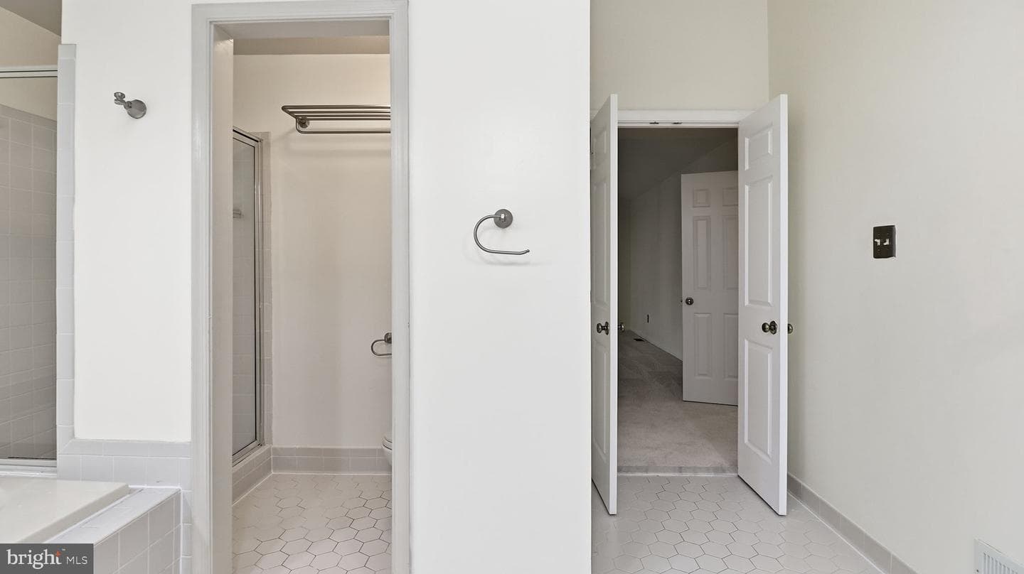 1803 Abbey Glen Court photo 39
