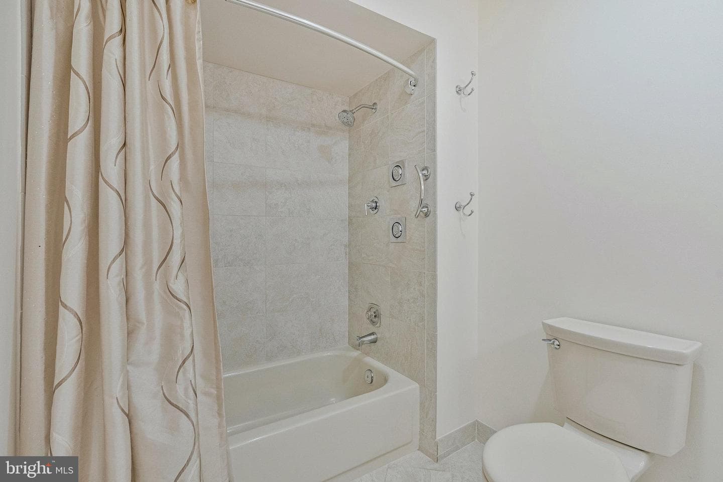 1448 McLean Mews Court photo 21
