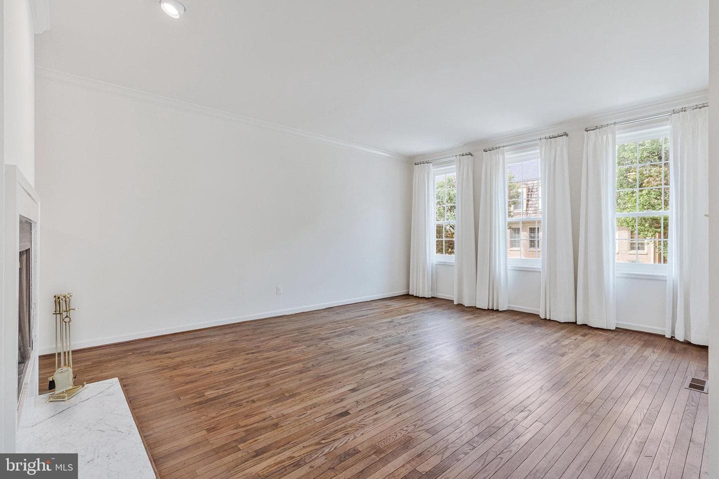 1448 McLean Mews Court photo 3