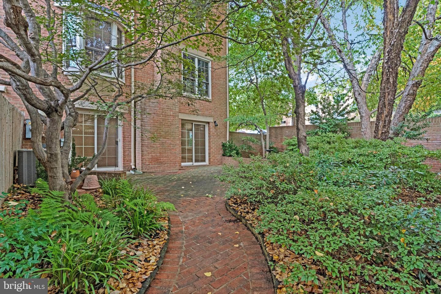 1448 McLean Mews Court photo 39