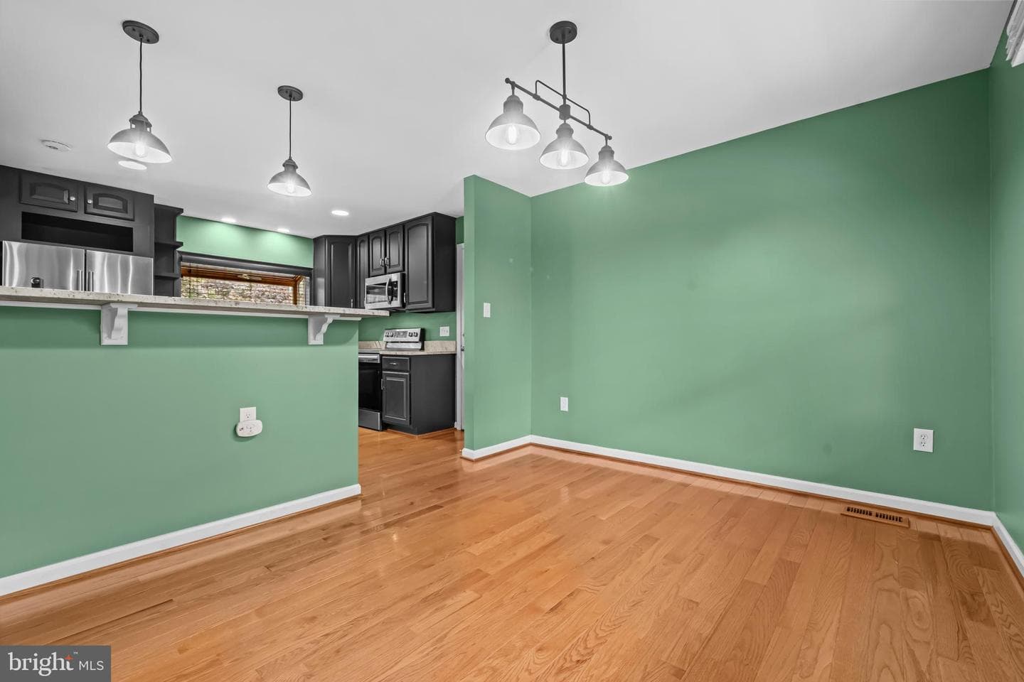 909 Ashburn Street photo 18