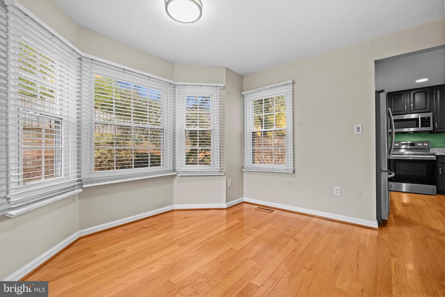 909 Ashburn Street photo 20