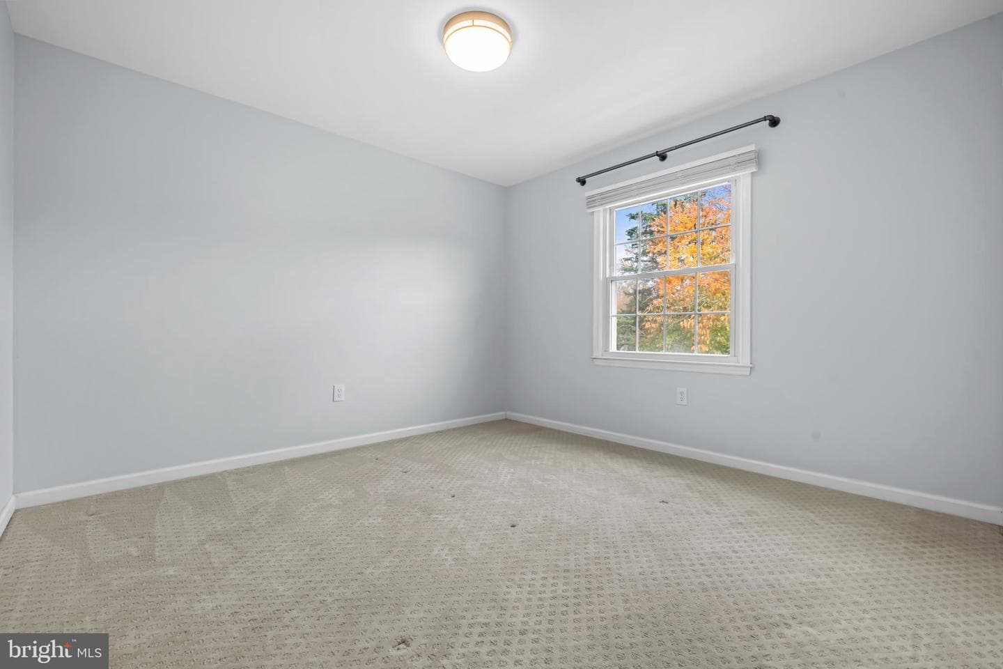 909 Ashburn Street photo 29