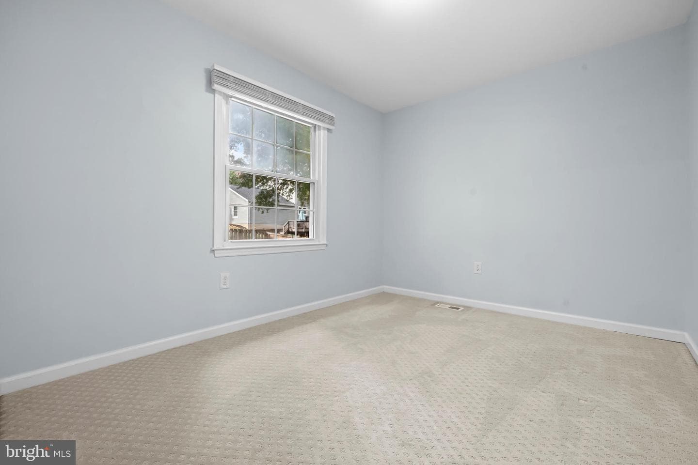 909 Ashburn Street photo 31