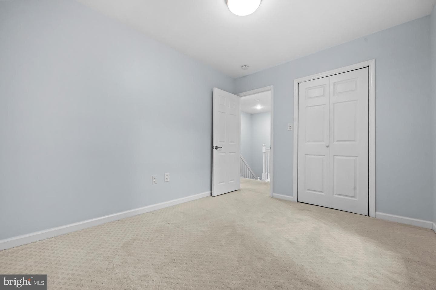 909 Ashburn Street photo 32