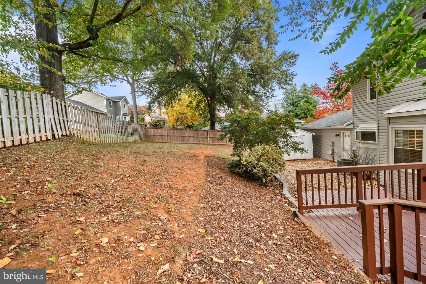 909 Ashburn Street photo 40