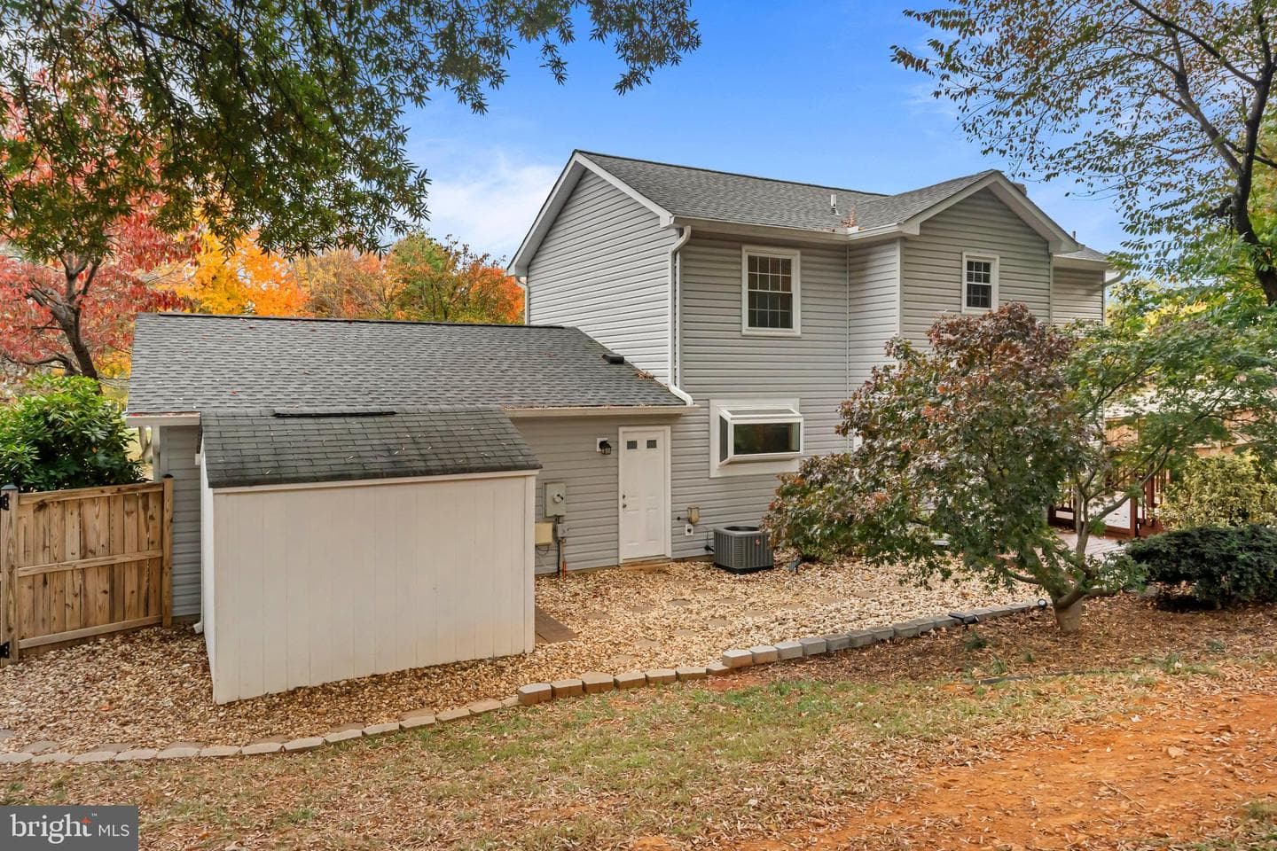 909 Ashburn Street photo 42