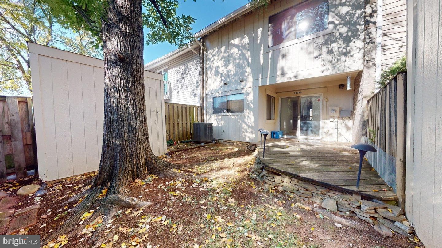 13366 Hungerford Place photo 37