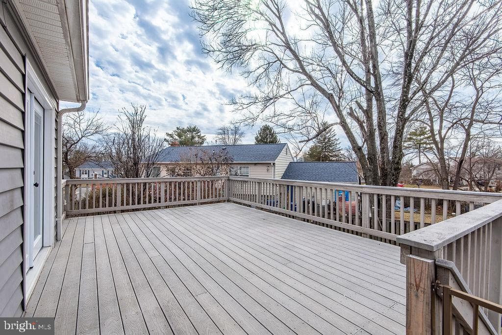 811 Fall Place photo 32