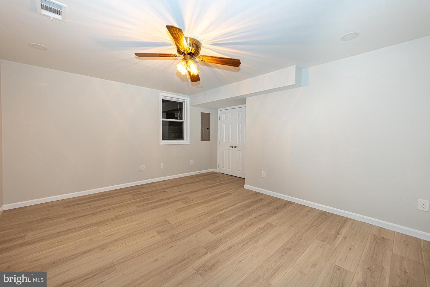 9596 Oakington Drive photo 33