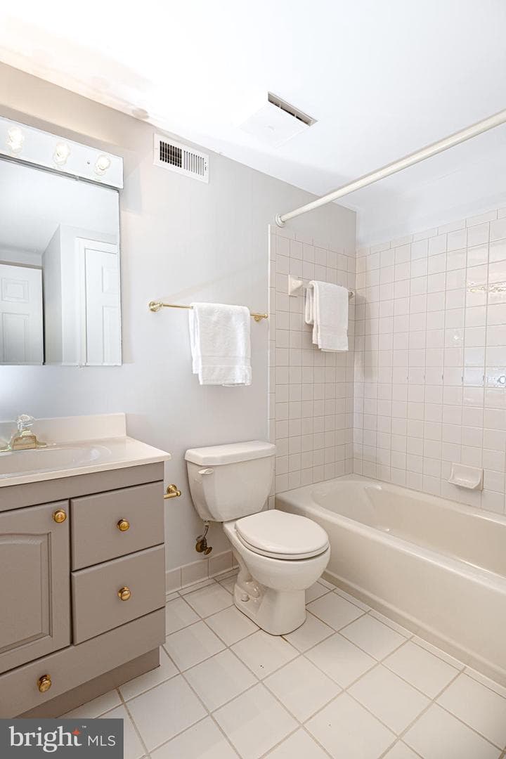 9596 Oakington Drive photo 35