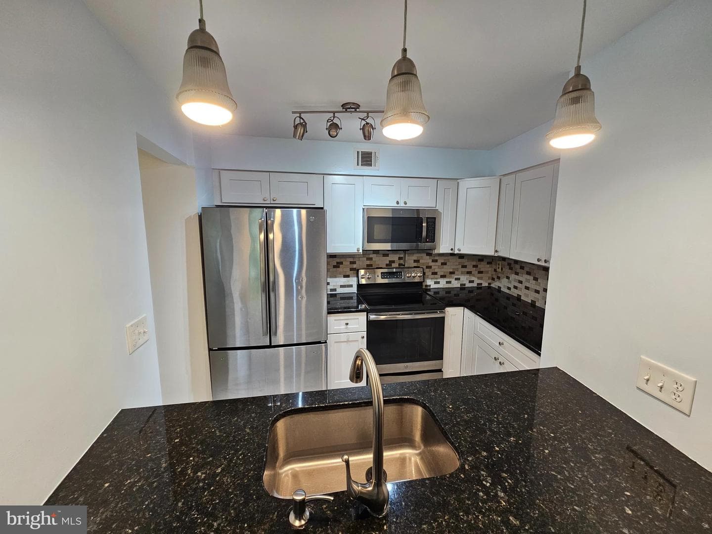 5809 Royal Ridge Drive #i photo 4