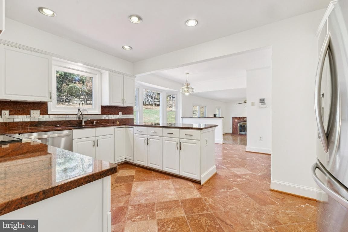 2724 Berryland Drive photo 8