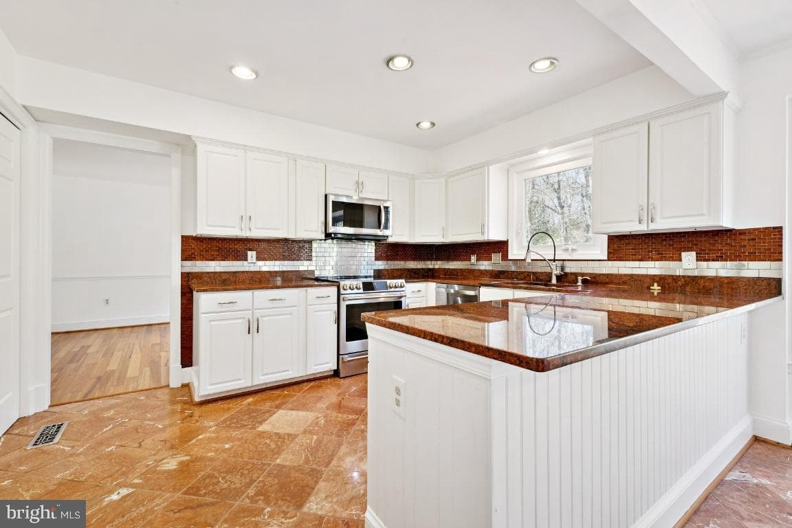 2724 Berryland Drive photo 9