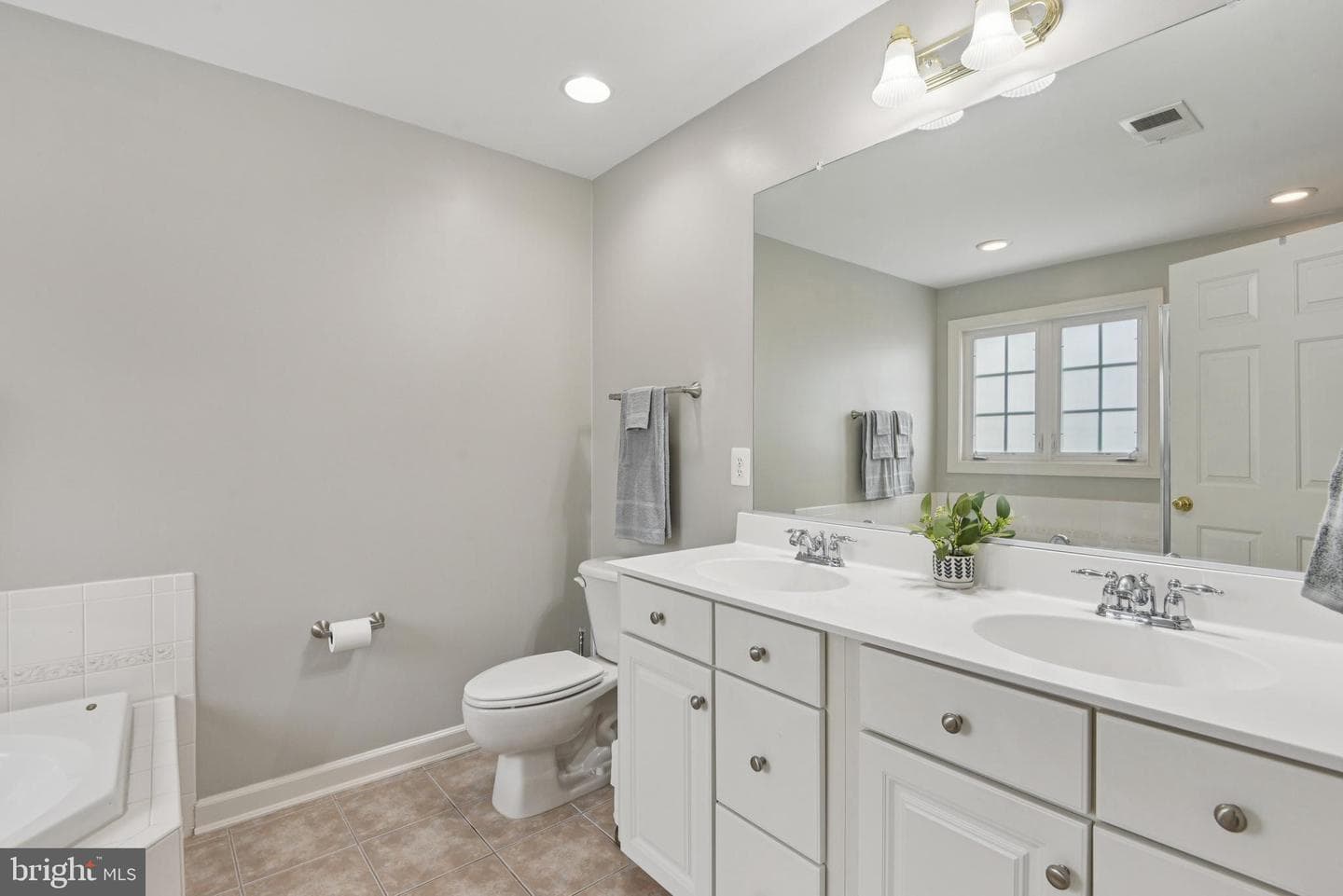 8408 Chaucer House Court photo 37