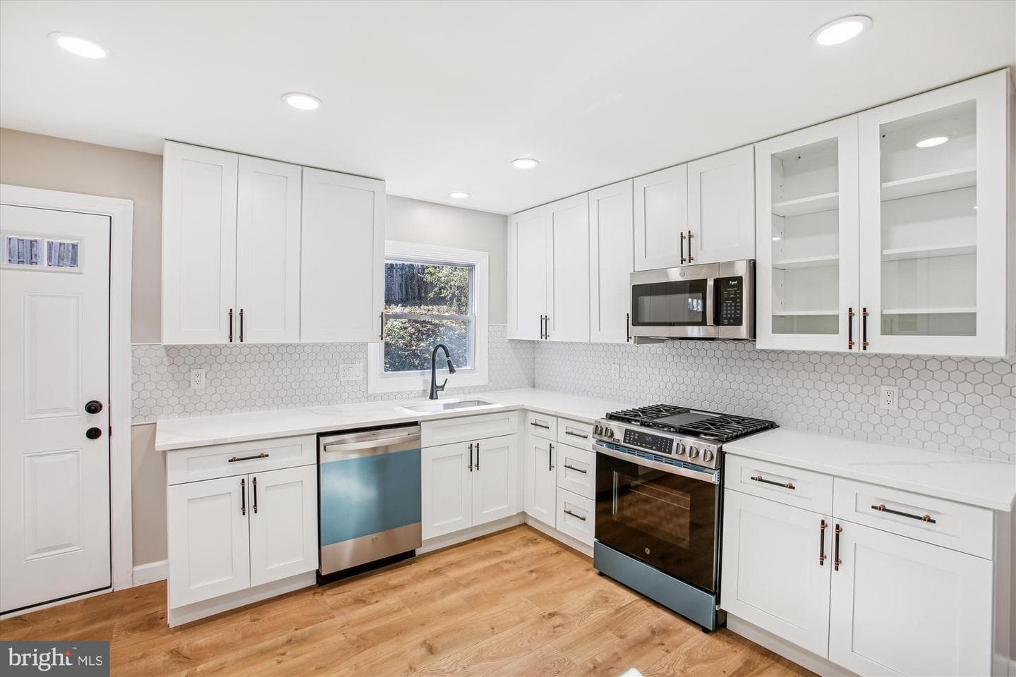 9075 Andromeda Drive photo 2