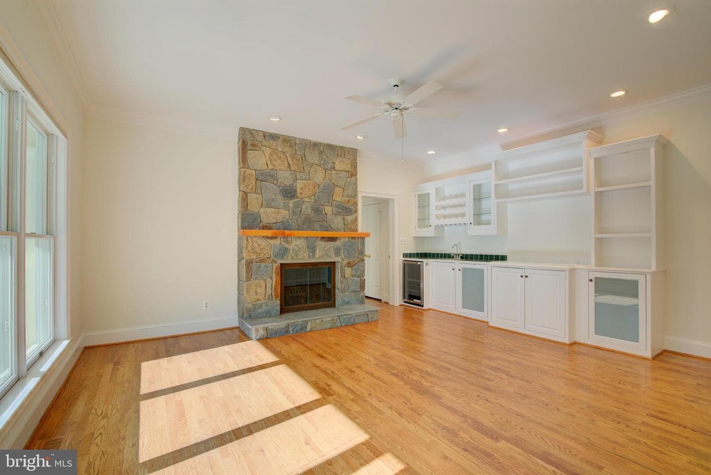 5831 Oak Grove Street photo 14