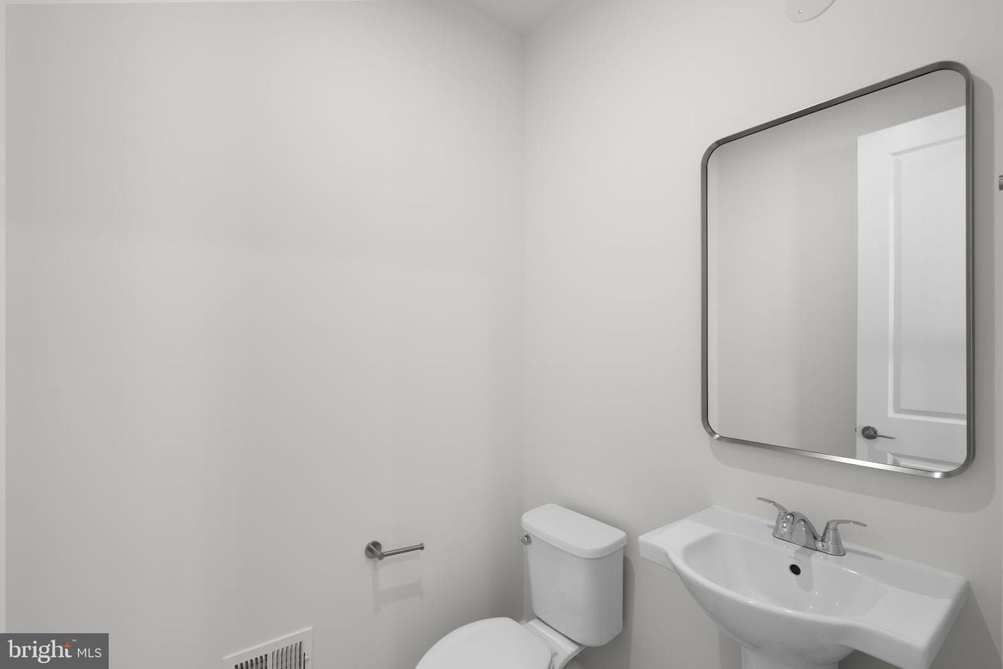 13730 Aviation Place photo 20