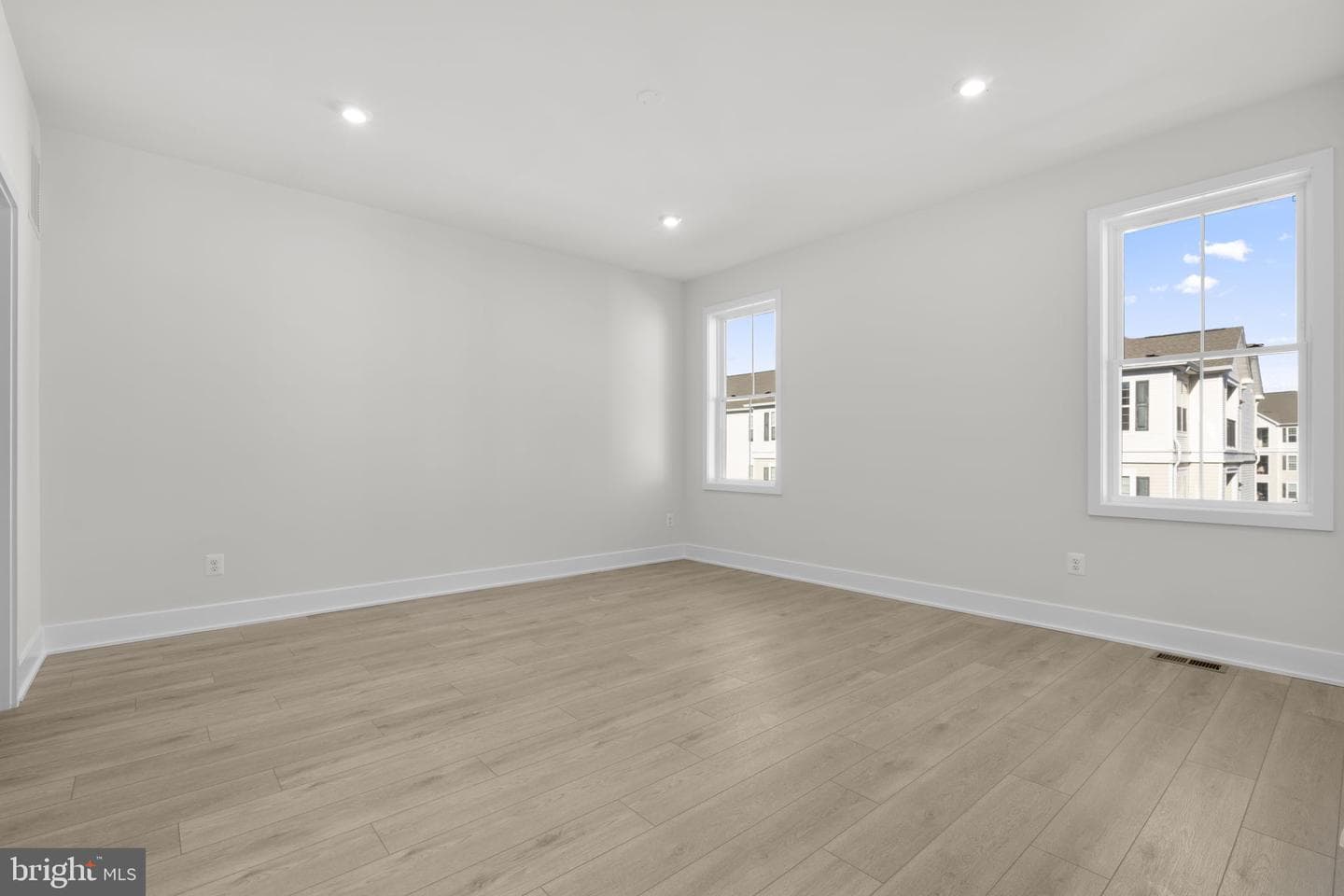 13730 Aviation Place photo 21