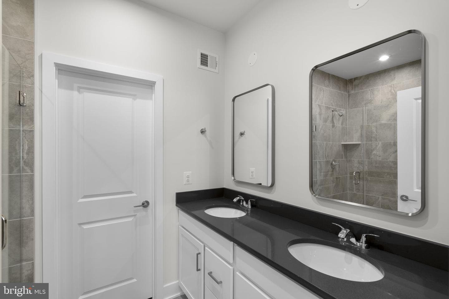 13730 Aviation Place photo 25