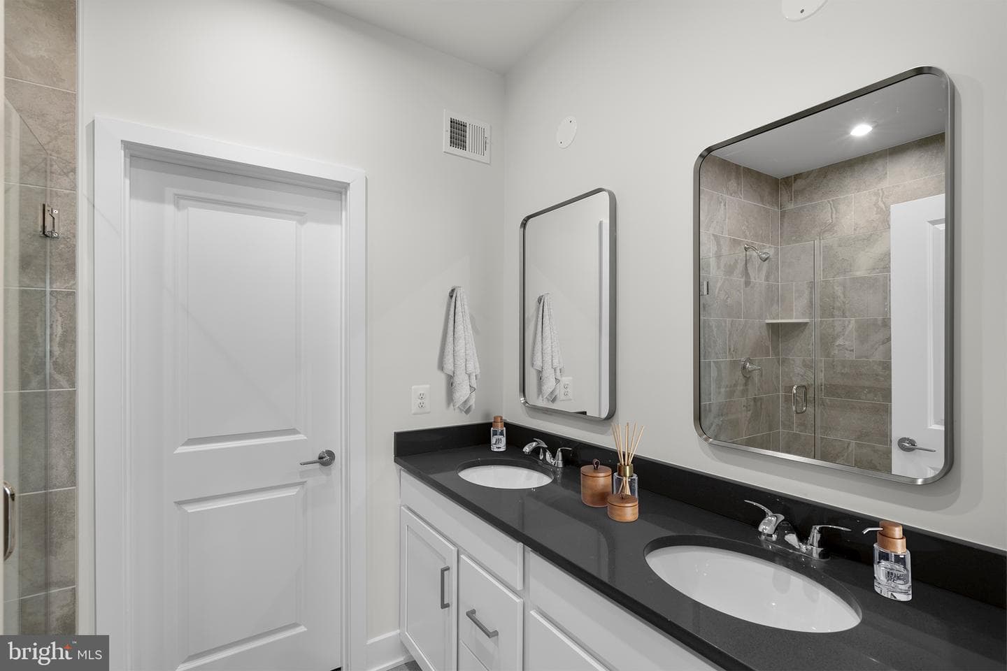 13730 Aviation Place photo 6