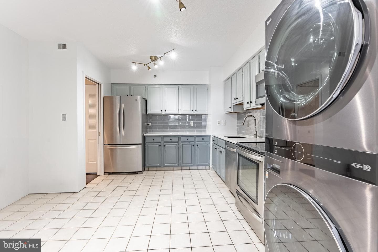 3709 S George Mason Drive #1605e photo 15