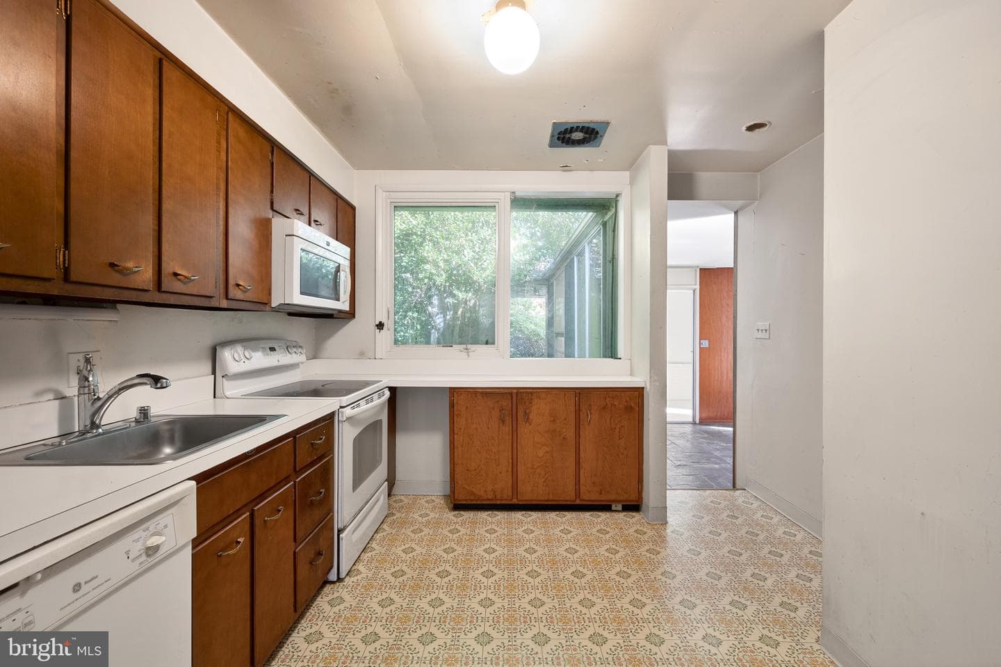 1911 Marthas Road photo 24