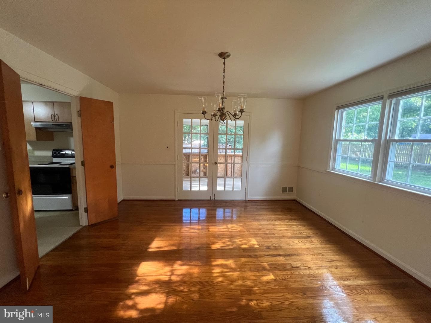 10923 Belmont Boulevard photo 52