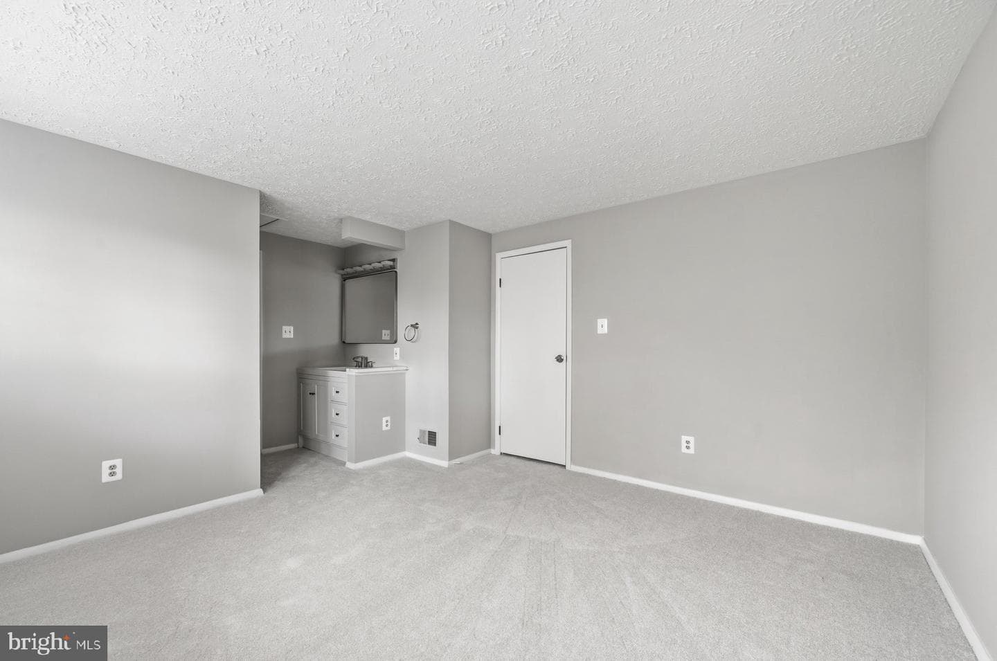 2838 Raymond Court photo 18