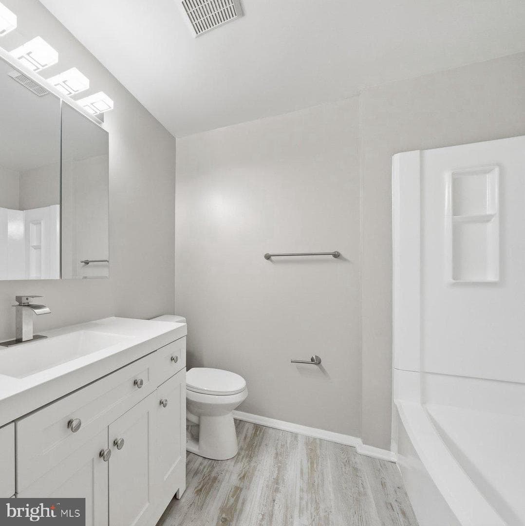 2838 Raymond Court photo 4