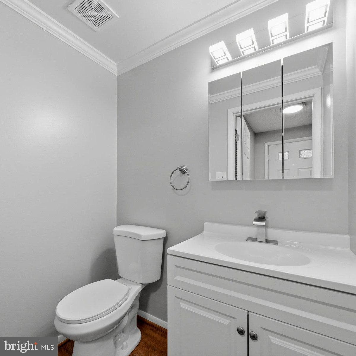 2838 Raymond Court photo 5