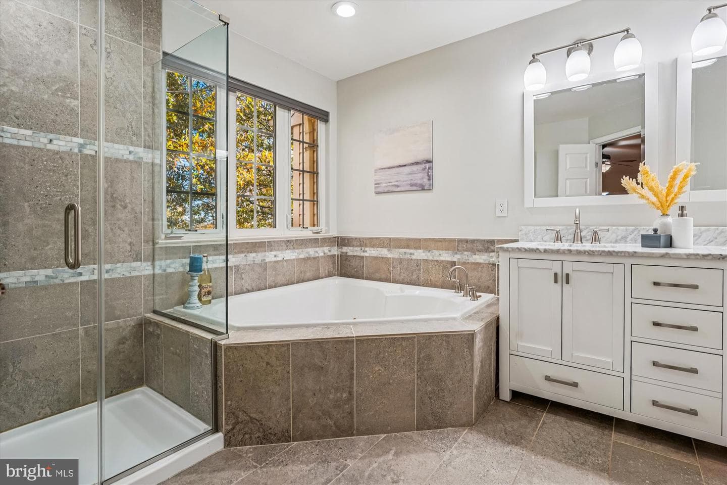 2711 Manhattan Place photo 37
