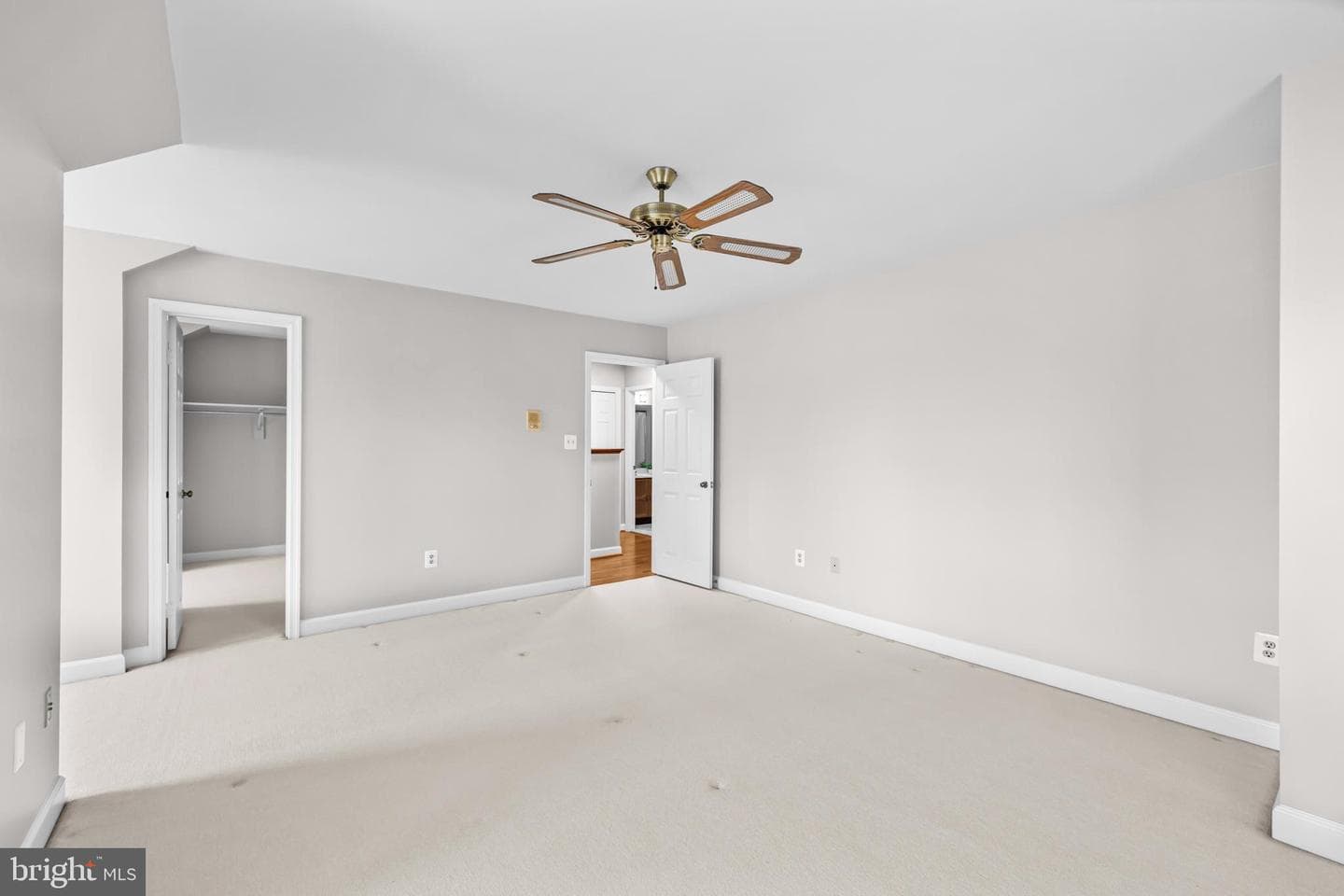 6260 Chaucer Lane photo 44