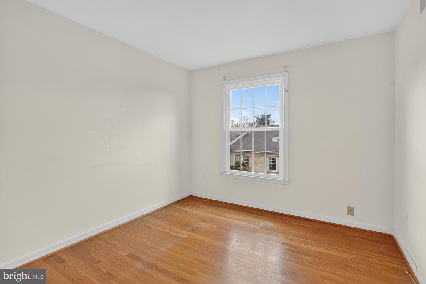 7416 Hallcrest photo 12