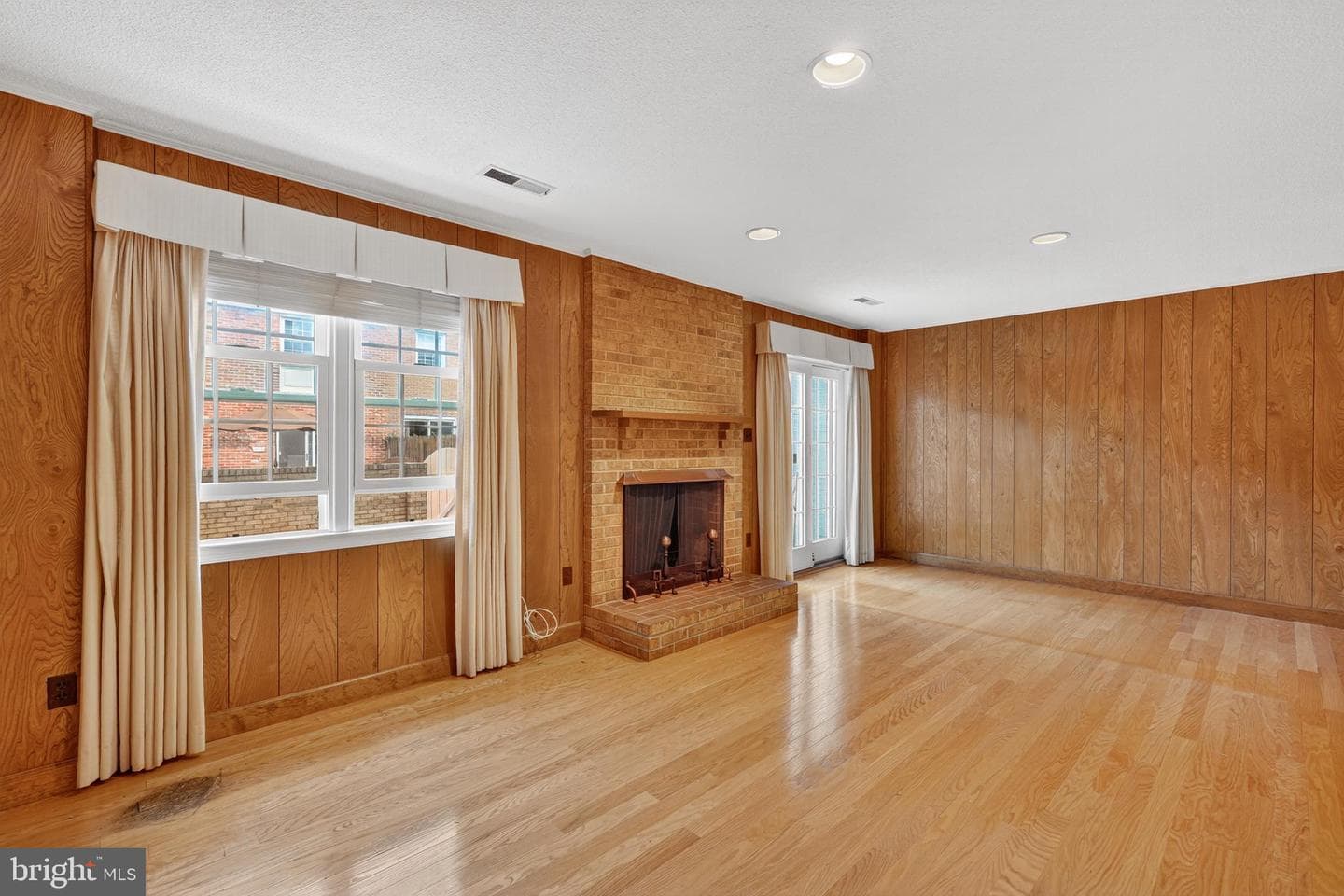 7416 Hallcrest photo 14