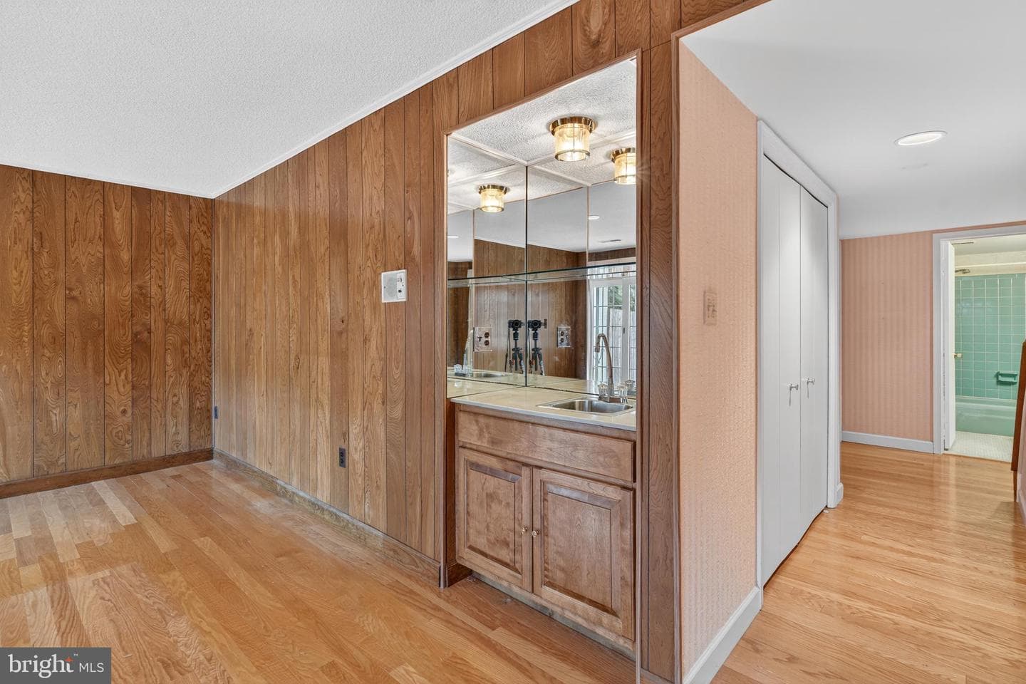 7416 Hallcrest photo 15