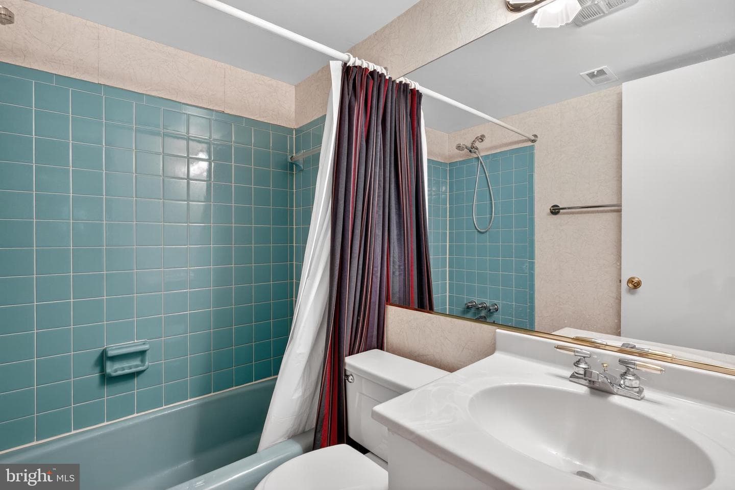 7416 Hallcrest photo 16