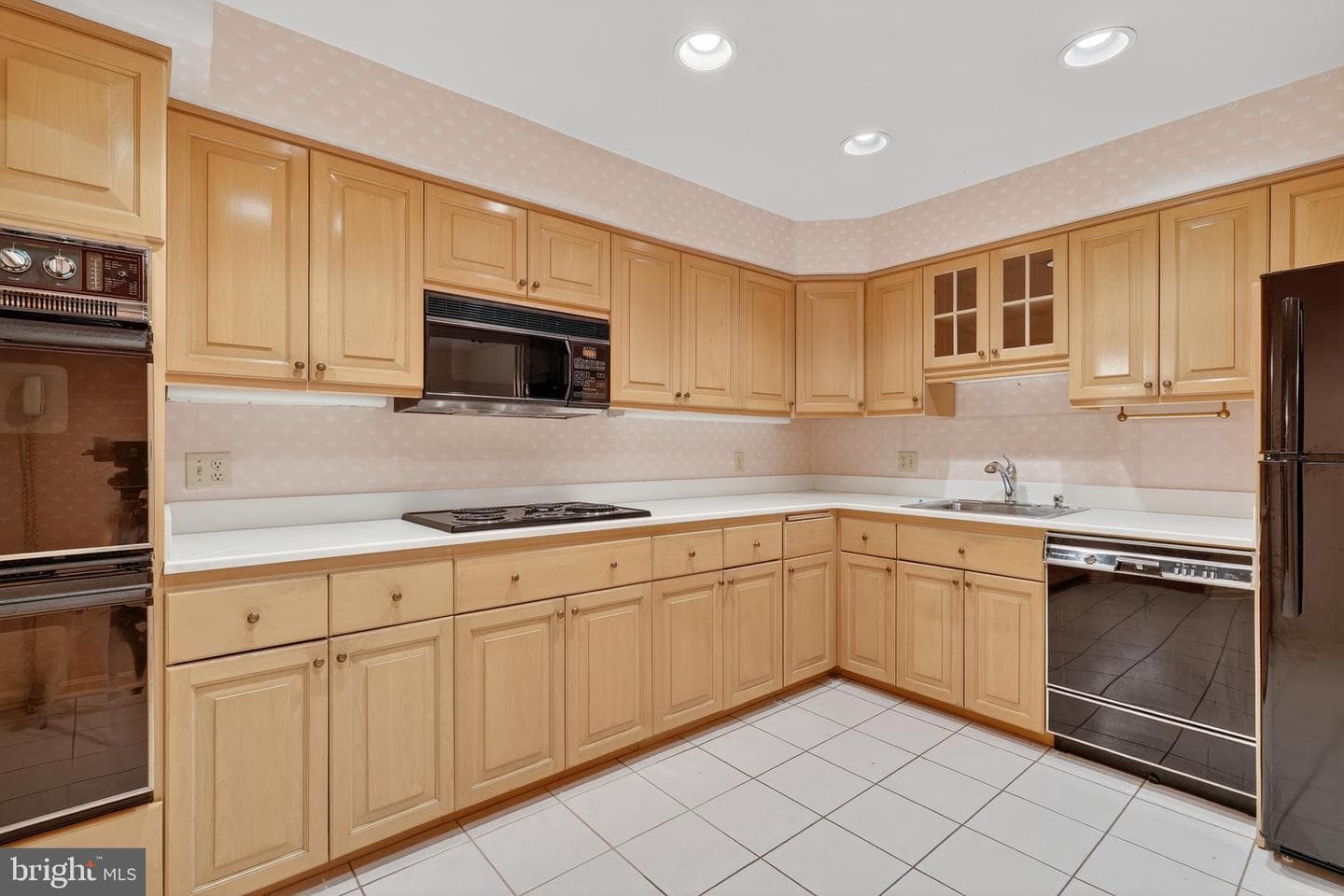 7416 Hallcrest photo 4